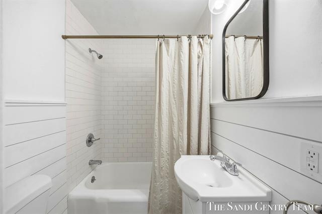 Builiding view fourteen for 803 Griffin St, Grand Haven, MI. 49417