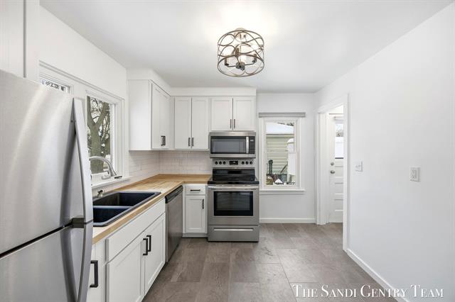 Builiding view nine for 803 Griffin St, Grand Haven, MI. 49417