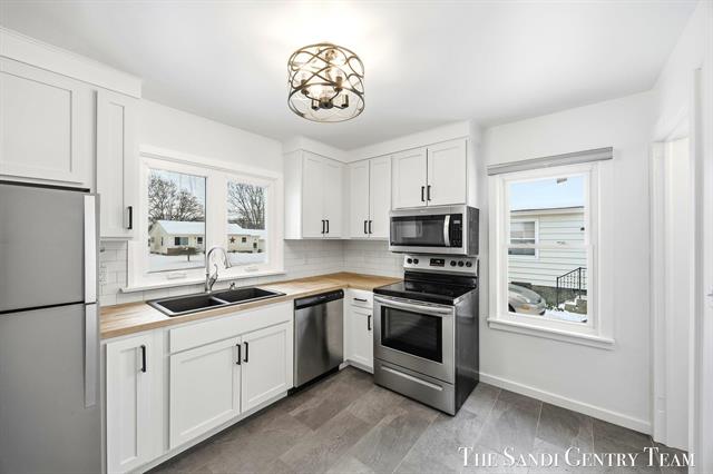 Builiding view seven for 803 Griffin St, Grand Haven, MI. 49417