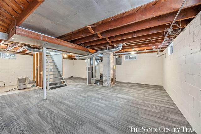 Builiding view twenty one for 803 Griffin St, Grand Haven, MI. 49417