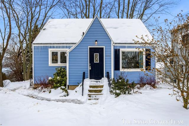 Builiding view two for 803 Griffin St, Grand Haven, MI. 49417