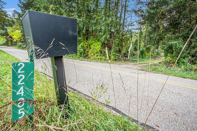 Builiding view forty five for 22485 Clear Lake, Battle Creek, MI. 49014