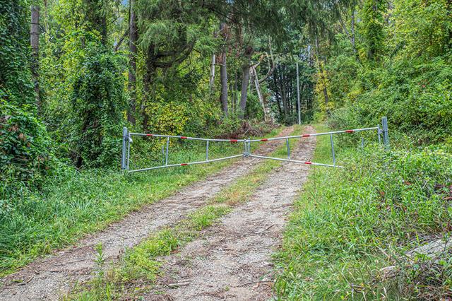 Builiding view forty four for 22485 Clear Lake, Battle Creek, MI. 49014