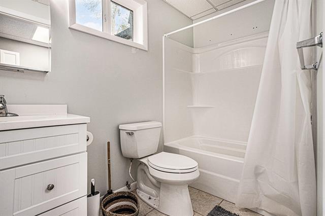 Builiding view thirteen for 22485 Clear Lake, Battle Creek, MI. 49014