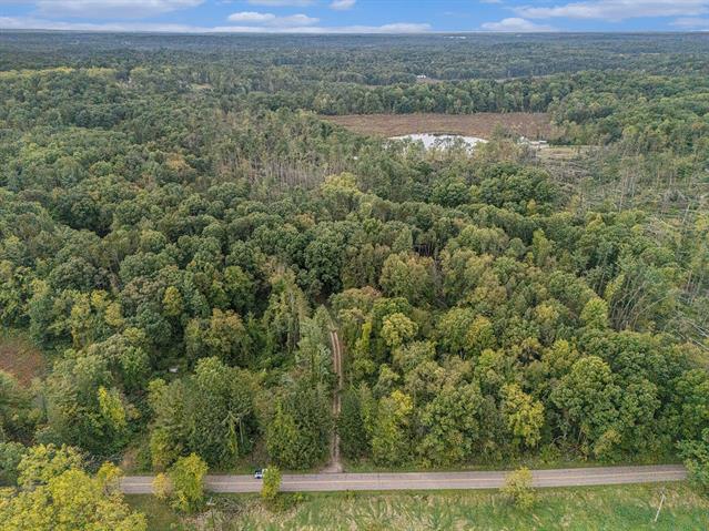 Builiding view thirty nine for 22485 Clear Lake, Battle Creek, MI. 49014