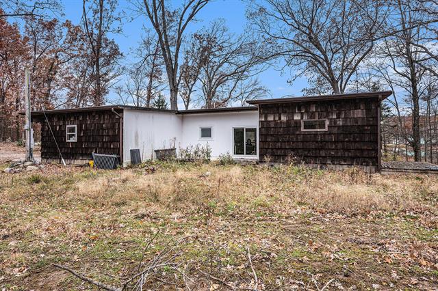 Builiding view thirty one for 22485 Clear Lake, Battle Creek, MI. 49014