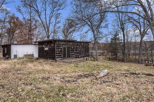 Builiding view thirty two for 22485 Clear Lake, Battle Creek, MI. 49014