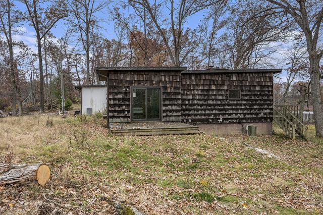 Builiding view thirty for 22485 Clear Lake, Battle Creek, MI. 49014