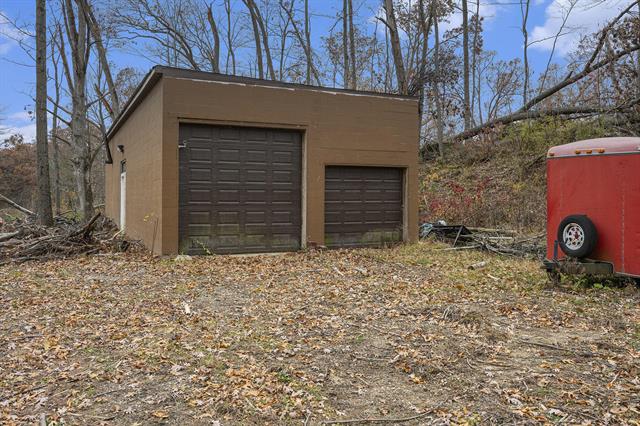 Builiding view twenty eight for 22485 Clear Lake, Battle Creek, MI. 49014