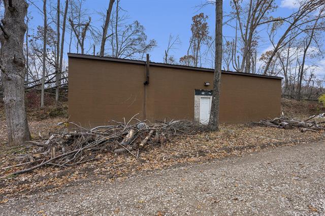 Builiding view twenty five for 22485 Clear Lake, Battle Creek, MI. 49014