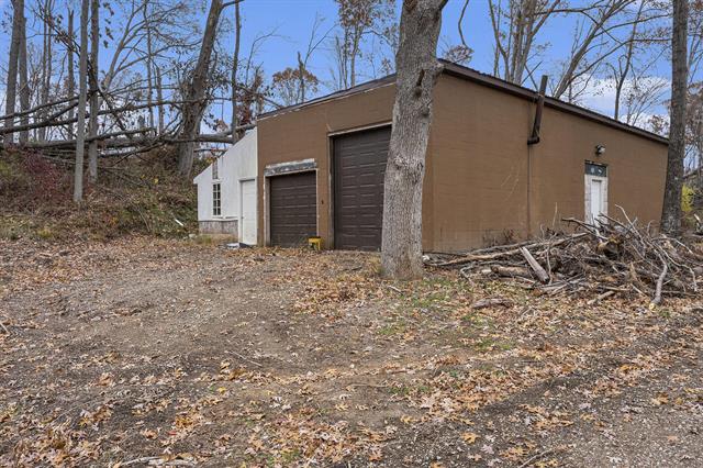 Builiding view twenty six for 22485 Clear Lake, Battle Creek, MI. 49014