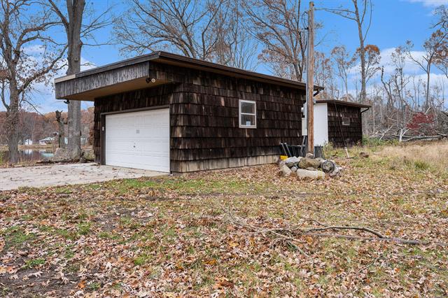 Builiding view twenty three for 22485 Clear Lake, Battle Creek, MI. 49014