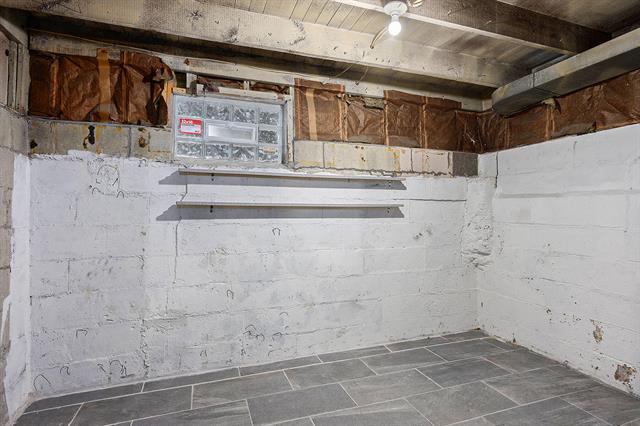 Builiding view nineteen for 926 Washburn, Kalamazoo, MI. 49048