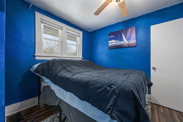 Builiding view sixteen for 926 Washburn, Kalamazoo, MI. 49048