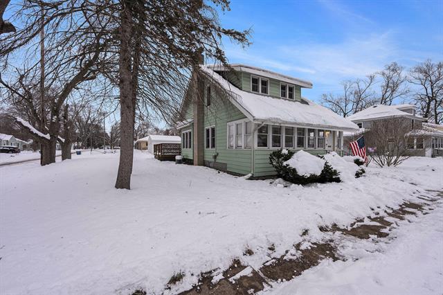 Builiding view twenty four for 926 Washburn, Kalamazoo, MI. 49048