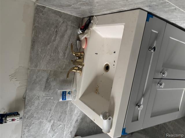 Builiding view five for 10328 Crocuslawn, Detroit, MI. 48204