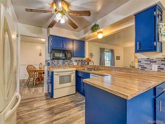 Builiding view eight for 305 Cranbrook Blvd, Monroe, MI. 48162