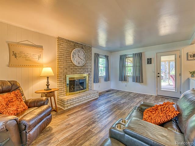 Builiding view eighteen for 305 Cranbrook Blvd, Monroe, MI. 48162