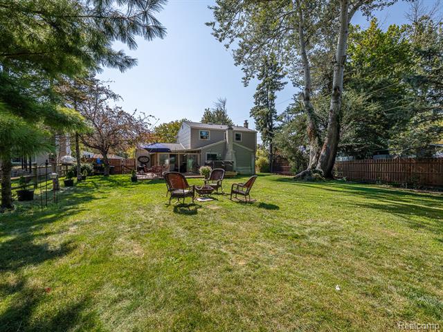 Builiding view forty for 305 Cranbrook Blvd, Monroe, MI. 48162