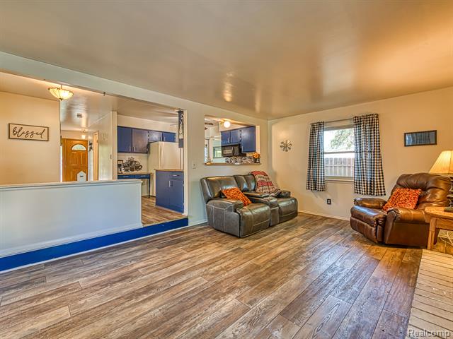 Builiding view seventeen for 305 Cranbrook Blvd, Monroe, MI. 48162