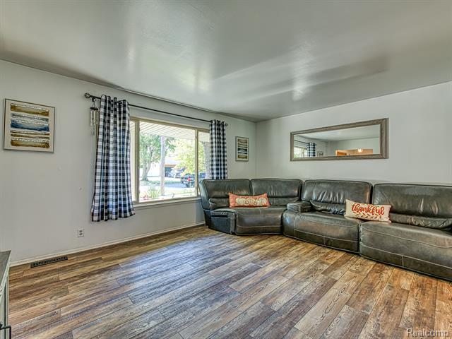 Builiding view six for 305 Cranbrook Blvd, Monroe, MI. 48162