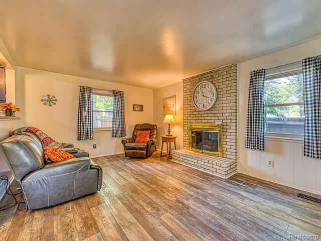 Builiding view sixteen for 305 Cranbrook Blvd, Monroe, MI. 48162