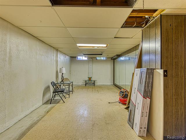 Builiding view thirty five for 305 Cranbrook Blvd, Monroe, MI. 48162