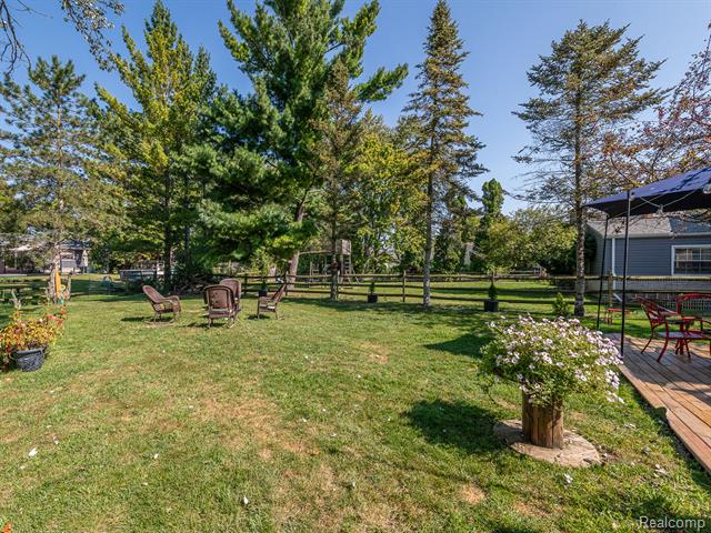 Builiding view thirty nine for 305 Cranbrook Blvd, Monroe, MI. 48162