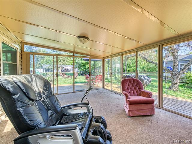 Builiding view thirty two for 305 Cranbrook Blvd, Monroe, MI. 48162