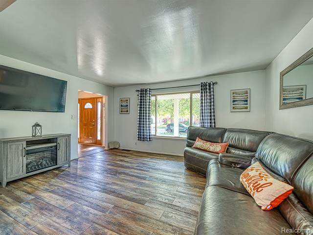 Builiding view three for 305 Cranbrook Blvd, Monroe, MI. 48162