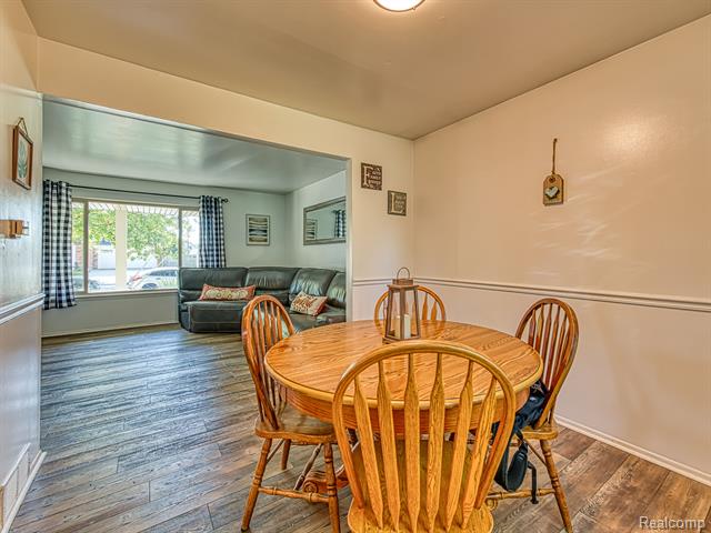 Builiding view twelve for 305 Cranbrook Blvd, Monroe, MI. 48162