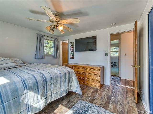 Builiding view twenty four for 305 Cranbrook Blvd, Monroe, MI. 48162