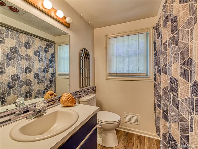 Builiding view twenty seven for 305 Cranbrook Blvd, Monroe, MI. 48162