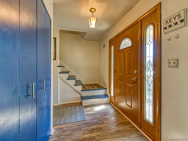 Builiding view two for 305 Cranbrook Blvd, Monroe, MI. 48162