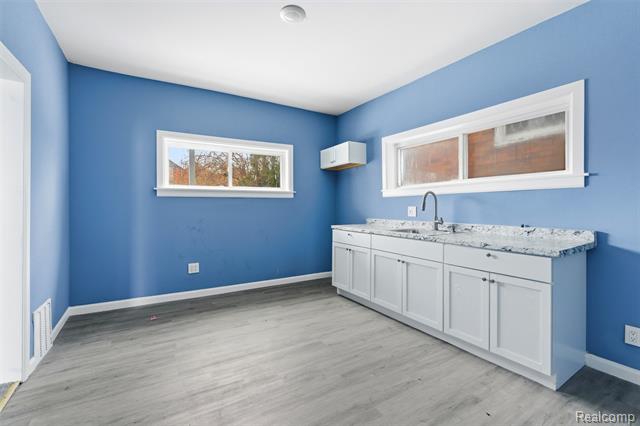 Builiding view five for 5462 Parker, Detroit, MI. 48213