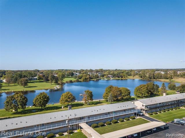 Builiding view twenty two for 26955 Milford, South Lyon, MI. 48178