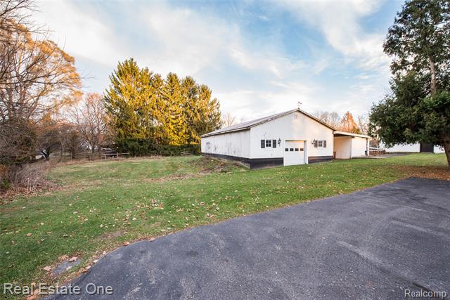 Builiding view eight for 4141 Van Amberg Fl 1, Brighton, MI. 48114