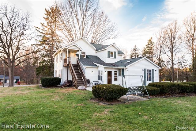 Builiding view five for 4141 Van Amberg Fl 1, Brighton, MI. 48114