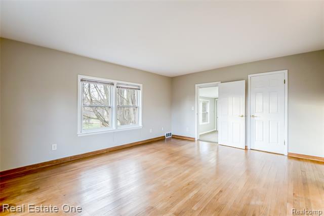 Builiding view forty for 4141 Van Amberg Fl 1, Brighton, MI. 48114