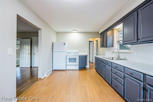 Builiding view thirty four for 4141 Van Amberg Fl 1, Brighton, MI. 48114