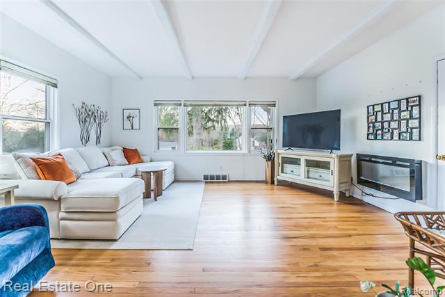 Builiding view twenty for 4141 Van Amberg Fl 1, Brighton, MI. 48114