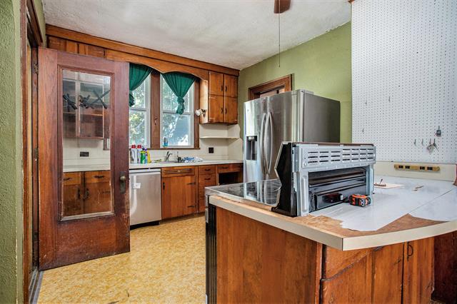 Builiding view seven for 703 Church, Tekonsha, MI. 49092