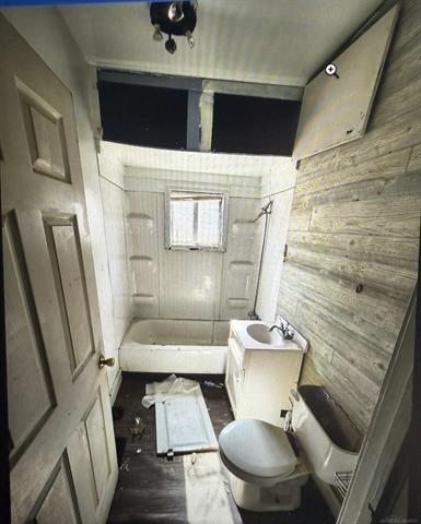 Builiding view nine for 2126 Maplewood, Saginaw, MI. 48601