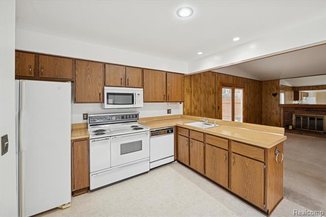 Builiding view eight for 751 Norchester, South Lyon, MI. 48178