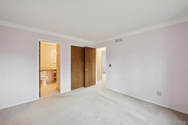 Builiding view eighteen for 751 Norchester, South Lyon, MI. 48178