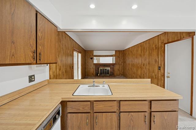 Builiding view eleven for 751 Norchester, South Lyon, MI. 48178