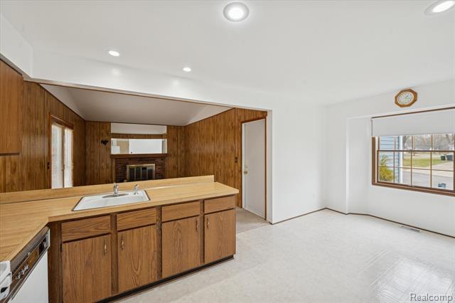 Builiding view ten for 751 Norchester, South Lyon, MI. 48178