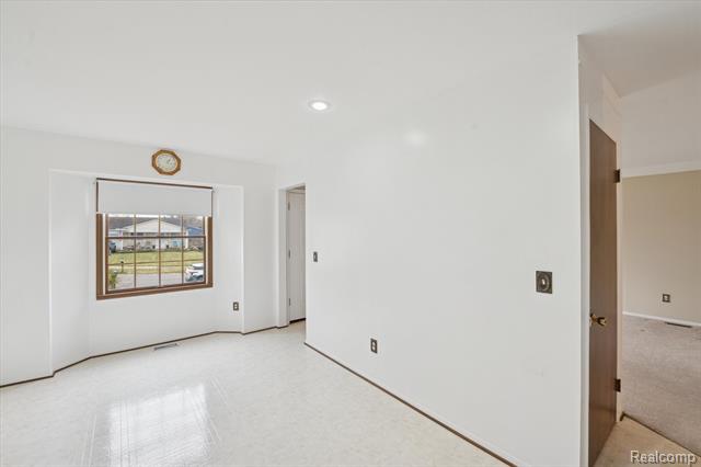 Builiding view thirteen for 751 Norchester, South Lyon, MI. 48178