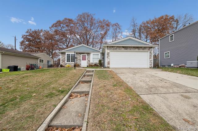 Builiding view thirty four for 751 Norchester, South Lyon, MI. 48178