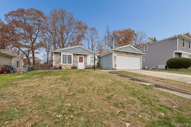 Builiding view thirty one for 751 Norchester, South Lyon, MI. 48178